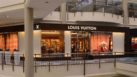 louis vuitton tysons galleria hours|tysons corner louis vuitton store.